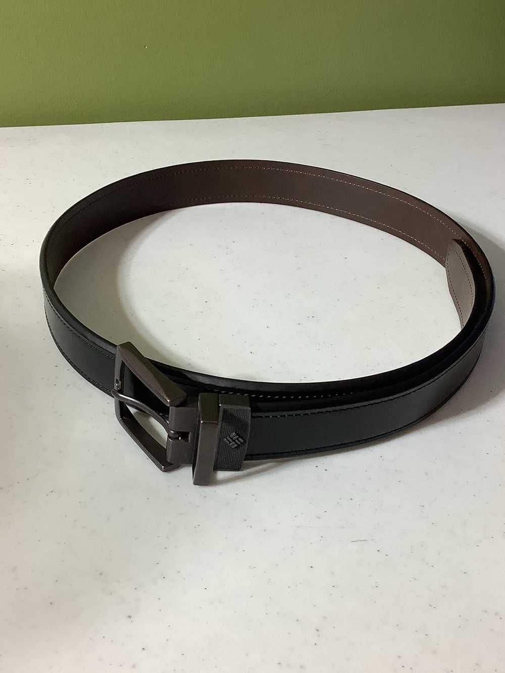 Columbia reversible black/brown leather belt, size 36